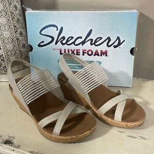 🆕 Skechers Luxe Foam Comfort Sandal Wedges